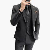 Men's Suit with Vest and Slim Fit for Every Season