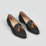 Pointed loafers with tassel