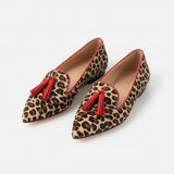 Pointed loafer with red tassels